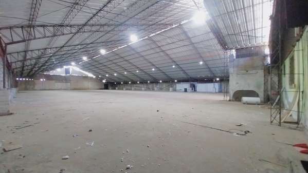 Galpón con Oficinas - Excelente Ubicación - Local Comercial
