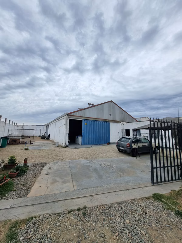 Bodega 9 en Arriendo cercano al aeropuerto, La Serena | 322 m² con Oficinas y Patio Privado