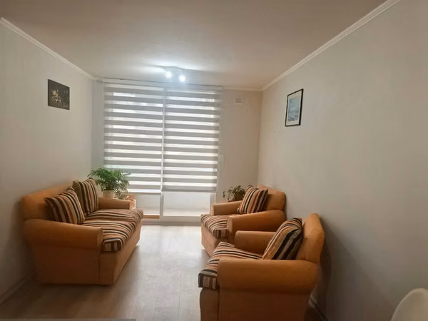 Vendo Living base madera natural y tapiz tela lino.