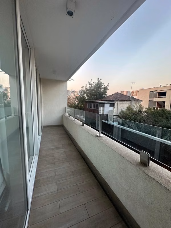 Terraza Continua/Estac&Metro Chile España/Excelente