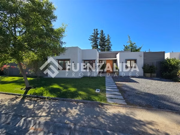Casa en venta 160/625 m2, 4 dormitorios en Linderos, ERZ