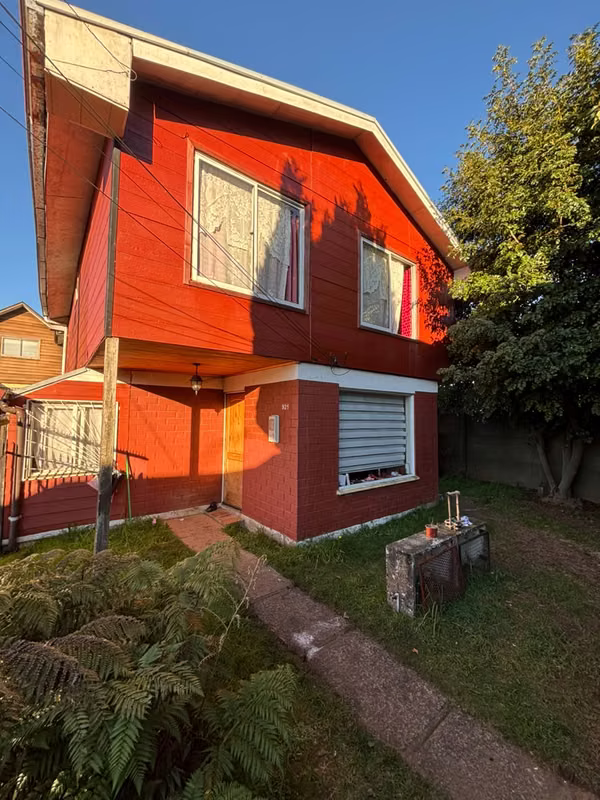 Se vende casa ubicada en el sector Santa Elena, Valdivia.