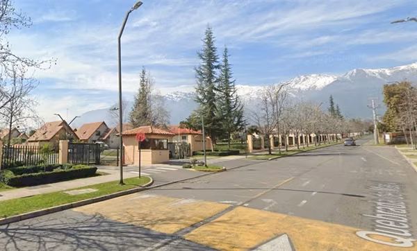 Casa en venta de 4 dorm. en Peñalolén