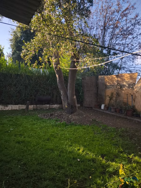 Casa en Sector Los Corrales, Pirque | Amplios Espacios en 600 m² de Terreno