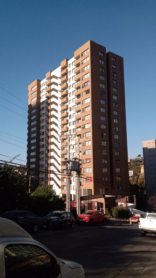 Depto barrio ingles Valpo 2D1B GC incluido
