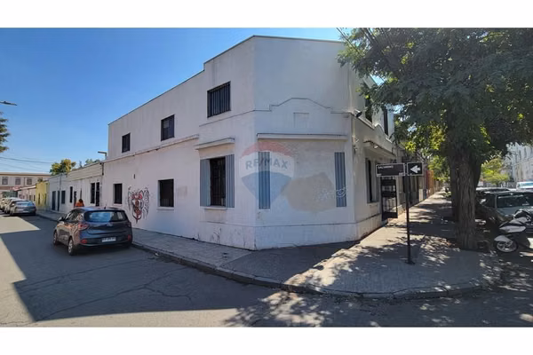 Comercial con 3 privados y bodegas, santiago