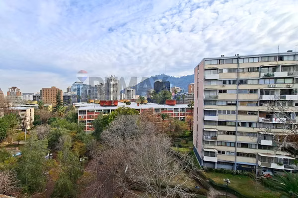 Amplio duplex / 94m2 / 4d / parque con laguna