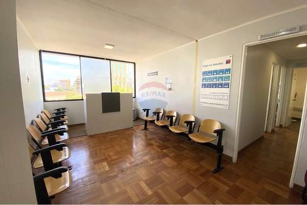 Oficina semi amoblada o depto habitacional