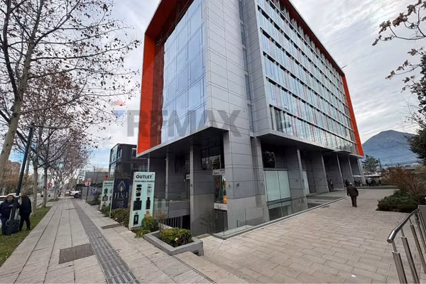 Moderna oficina uptown vitacura