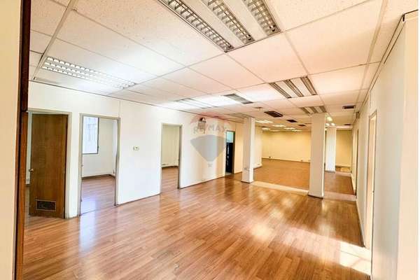 Amplia oficina en arriendo 409 m2