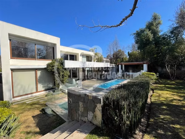 Casa en venta de 6 dorm. en Lo Barnechea