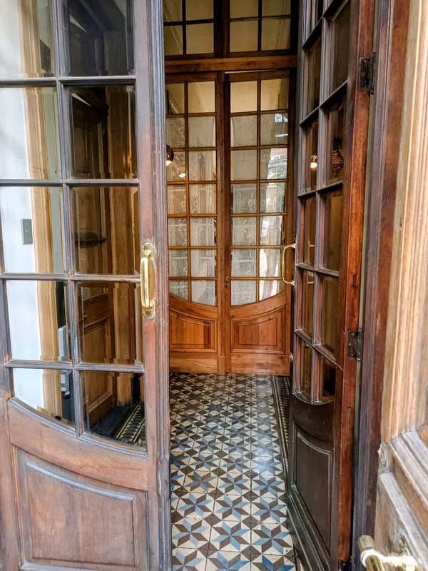 Excelente local comercial / Barrio Italia