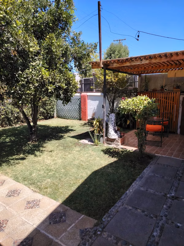 Venta de amplia casa en San Miguel