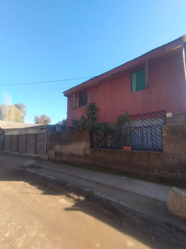 Bella Parcela Con Dos Cabañas en Calle Las Quinquilas Lampa