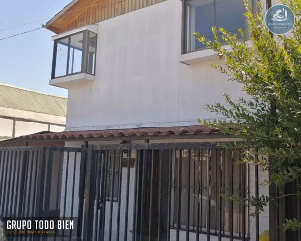 VENTA Casa Familiar de 2 Pisos – 142 m² .Villa Los Héroes,