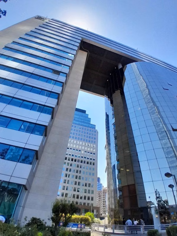 ARRIENDA OFICINA EN EDIFICIO WORLD TRADE CENTER, LAS CONDES