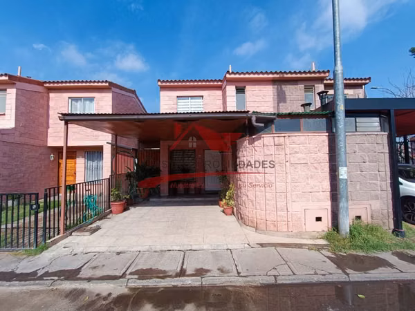 Hermosa Casa de Dos Pisos, 3 Dormitorios 2 Baños, Quilicura