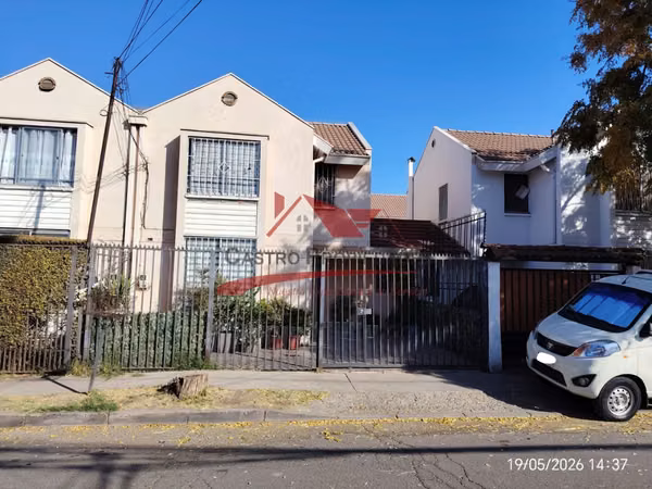 Hermosa Casa de Dos Pisos, 3 Dormitorios, 2 Baños, Quilicura.