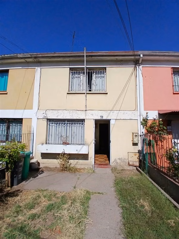 CASA 3D 1B A PASOS DE METRO LAS REJAS