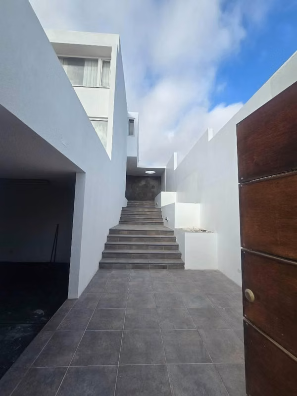 Venta Casa Exclusiva de 300 m² | Sector Sur de Iquique: Grandes espacios y máxima luminosidad