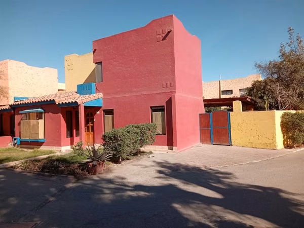 SE VENDE O ARRIENDA CASA SIN MUEBLES EN COND LOS LIRIOS