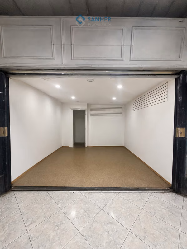 Gran oportunidad para tu negocio en el corazón comercial de Recoleta en arriendo