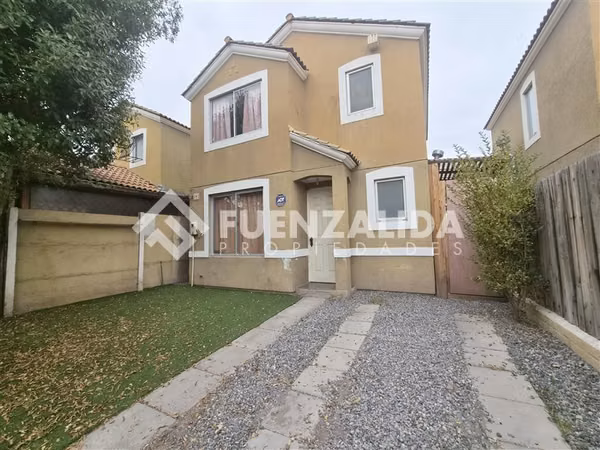 Casa en arriendo de 3 dorm. en Buín