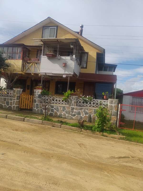 Se vende casa con destino habitacional o comercial