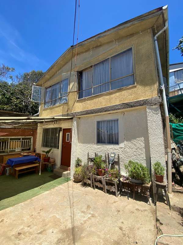 SE VENDE CASA DOS PISOS, CERRO YUNGAY, VALPARAÍSO