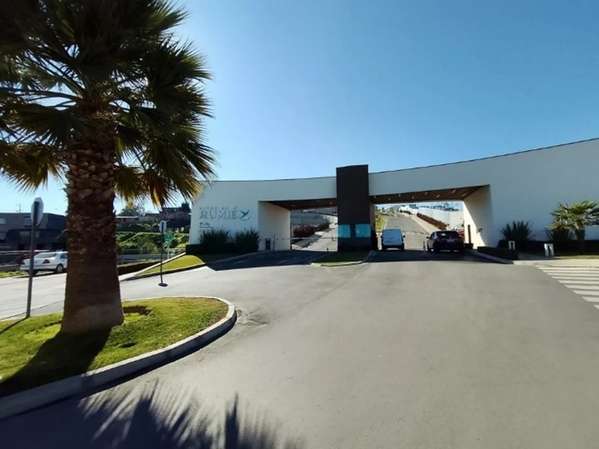 EXCLUSIVA PROPIEDAD EN CONDOMINIO ALTOS DE RUMIÉ