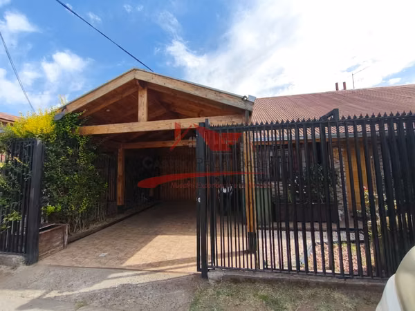 Hermosa Casa de Dos Pisos, 4 Dormitorios, 2 Baños, Quilicura.