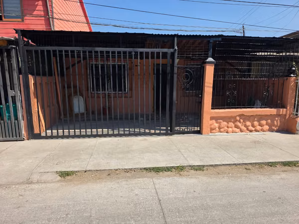 Amplia casa en San Joaquin, a pasos del metro