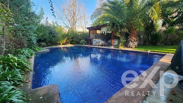 Casa en Arriendo Los Nogales, Lo Barnechea 4D 5B