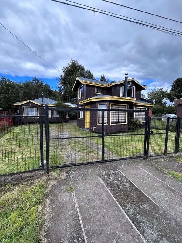 Se Vende Terreno Con Dos  Hermosas Casas