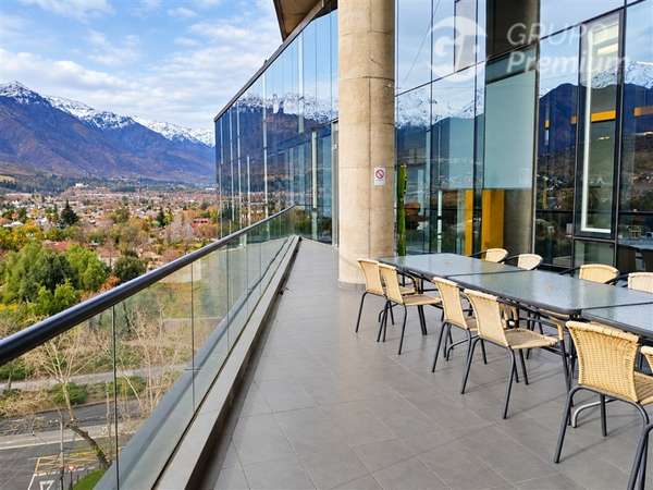 OFICINA CON TERRAZA PRIVADA Y VISTA A LA CORDILLERA