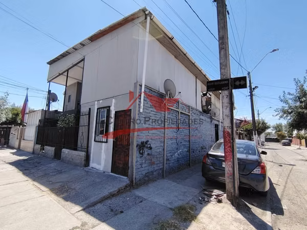 Casa Esquina con 6 Departamentos Interiores, Lo Prado.