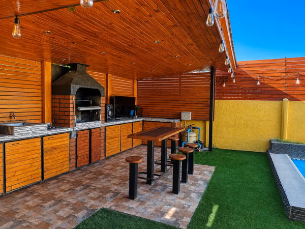 Casa 4D/3B con quincho y piscina en Las Vizcachas