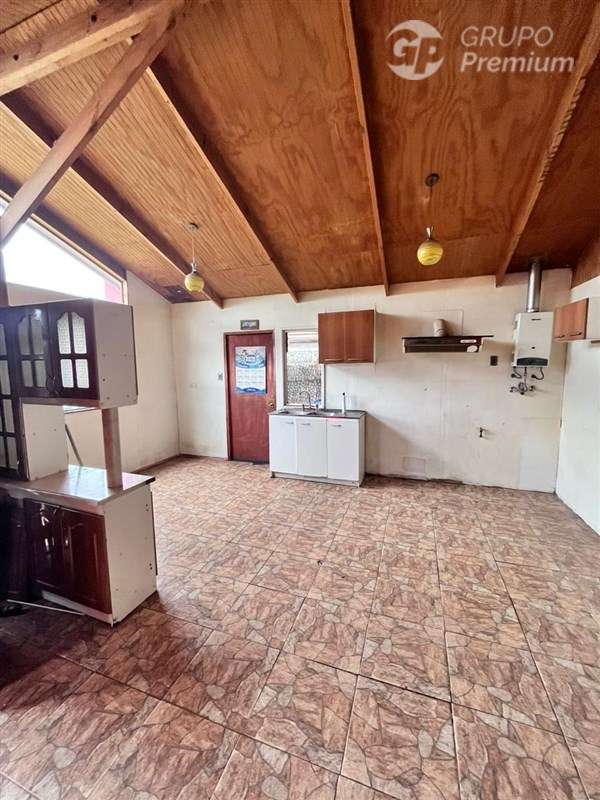 Amplia y acogedora Casa con 2 Deptos, en venta en Coihaique