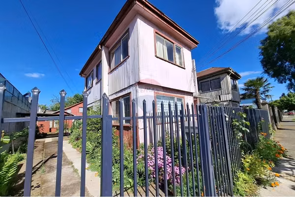 Se vende terreno con 2 casas, p. dreves