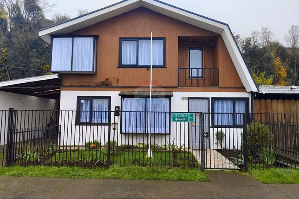 Se vende casa 4d/2b con depto. interior 4d/2b