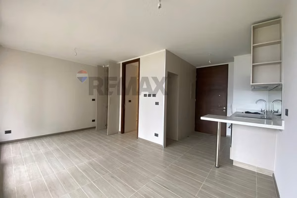 Arriendo estudio nuevo a pasos del metro