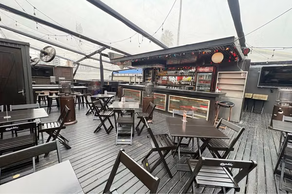 Restaurante-bar con patente turismo | 225 m2