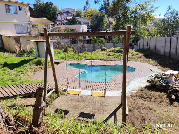 Hermosa casa, Piscina y juegos infantiles.