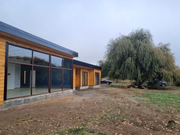 PARCELA 1/2 HECTAREA CON  CASA TOTALMENTE REGULARIZADA