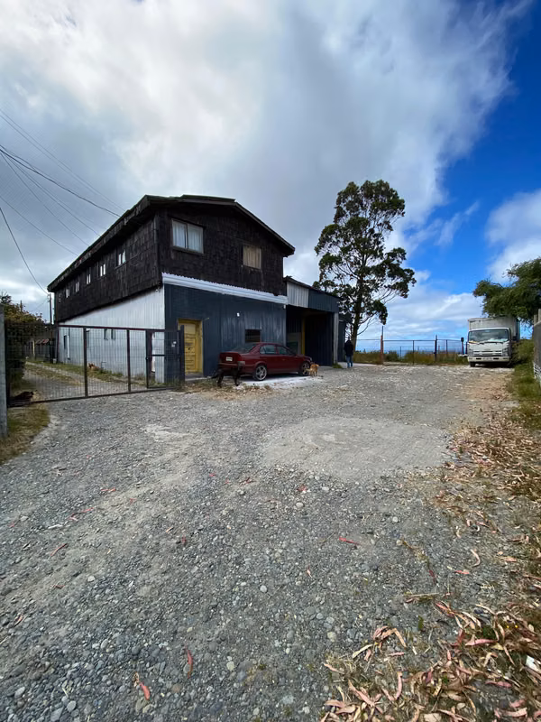 SE ARRIENDA AMPLIA BODEGA EN SECTOR INDUSTRIAL