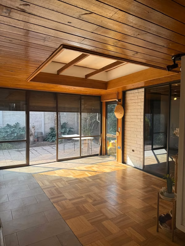 AMPLIA CASA FAMILIAR  3 D 3 B MÁS DEPENDENCIAS Y 2 SALA ESTA