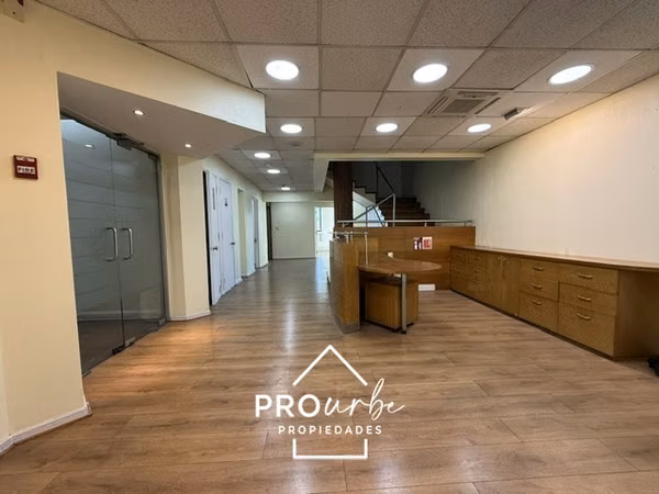 Oficina piso completo. 10 estac. Rosario Sur/Metro Manquehue