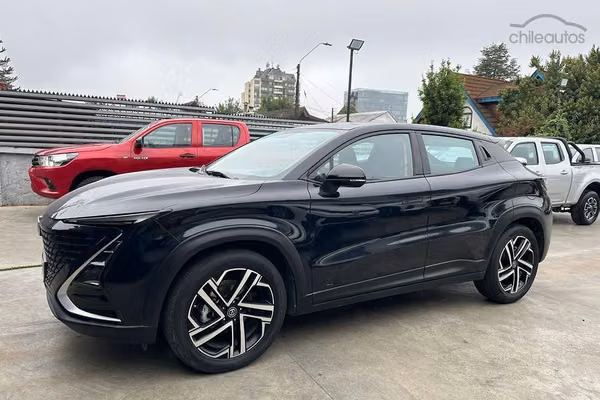 Uni-T 1.5 LUXURY 4X2 AT 5P.