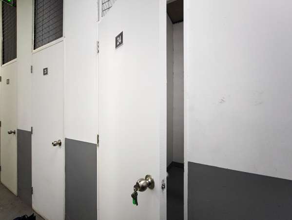 Av. El Parrón 103 (1 Bod) [1076-1]