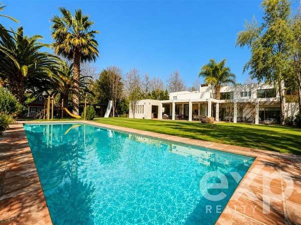 Moderna casa con espectacular jardín y piscina Chicureo